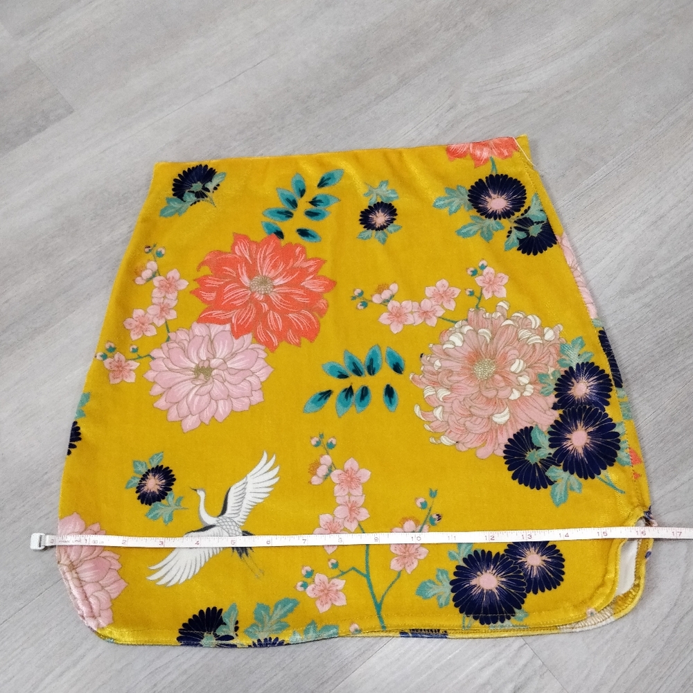 PrettyLittleThing velvety floral yellow mini skirt - Picture 12 of 15